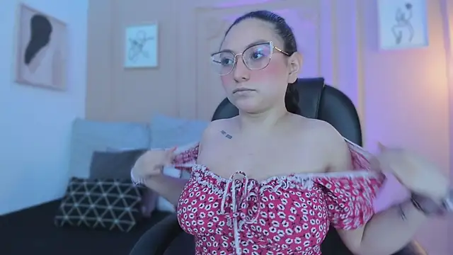 Snapshot of lucy_neil chatting on 13, 3, 2026 lucy neil online show from 13, 3, 2026