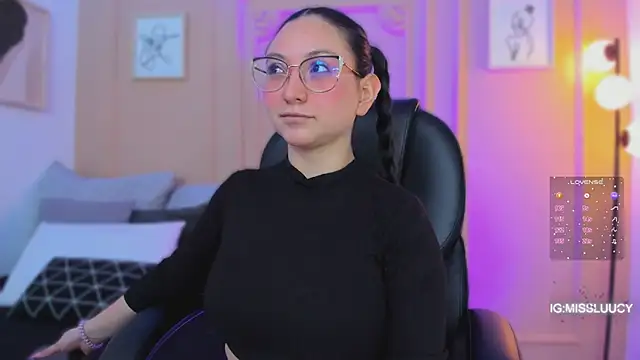 Snapshot of lucy_neil chatting on 14, 3, 2026 lucy neil online show from 14, 3, 2026