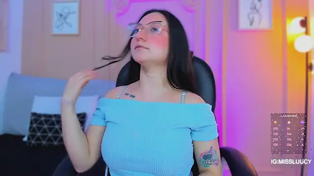 Snapshot of lucy_neil chatting on 17, 3, 2026 lucy neil online show from 17, 3, 2026