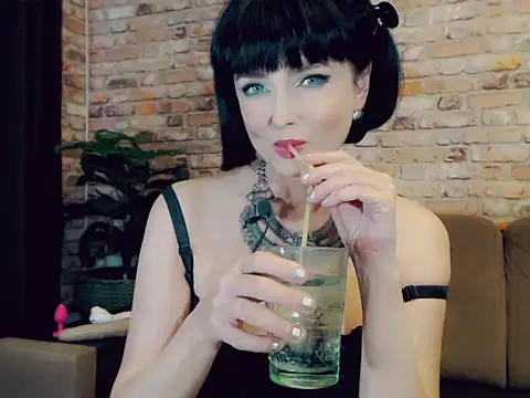 Snapshot of _Alexis_Bloom_ chatting on 2, 2, 2025  Alexis Bloom  online show from 2, 2, 2025