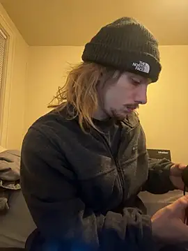 Snapshot of trippyski chatting on 13, 2, 2025 trippyski online show from 13, 2, 2025