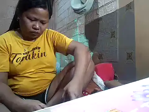 Snapshot of sweethotmom chatting on 27, 2, 2025 sweethotmom online show from 27, 2, 2025