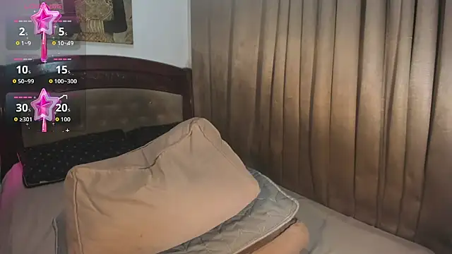 Snapshot of maviehugecock chatting on 12, 11, 2025 maviehugecock online show from 12, 11, 2025