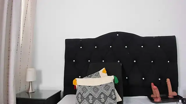 Keira Lennox online show from 23, 11, 2025