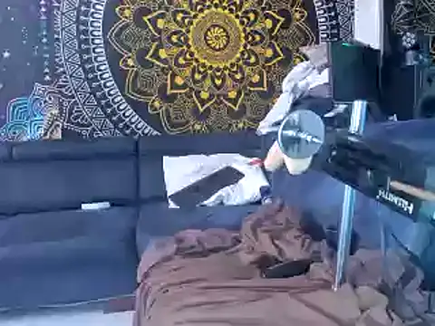 Snapshot of slankecrosdresser chatting on 18, 2, 2025 slankecrosdresser online show from 18, 2, 2025