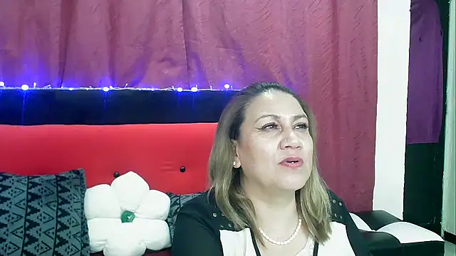 yayita mature online show from 6, 1, 2025