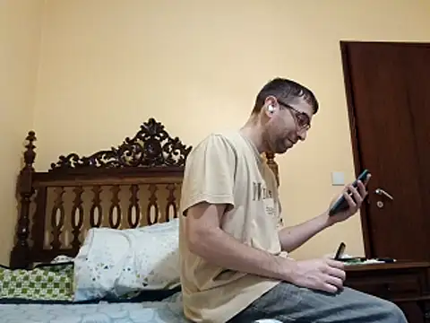 Snapshot of White_rabbit_ chatting on 15, 11, 2025 White rabbit online show from 15, 11, 2025