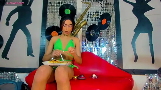 Snapshot of nickyminach_ chatting on 16, 1, 2025 nickyminach online show from 16, 1, 2025