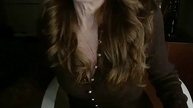 Snapshot of amara_2022 chatting on 5, 1, 2026 amara 2022 online show from 5, 1, 2026