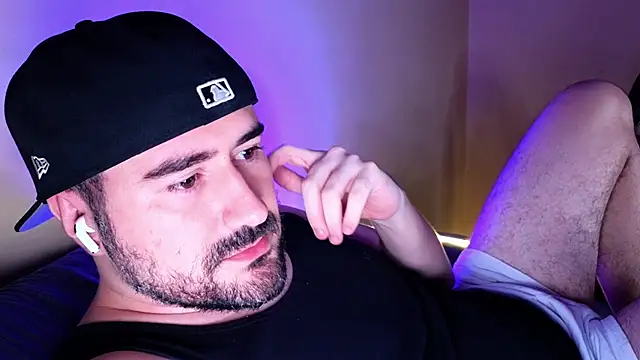 Snapshot of DominantTheo chatting on 28, 2, 2025 DominantTheo online show from 28, 2, 2025