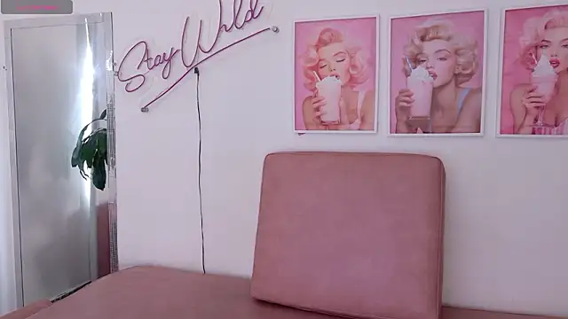 Adele LatinLady online show from 5, 2, 2026