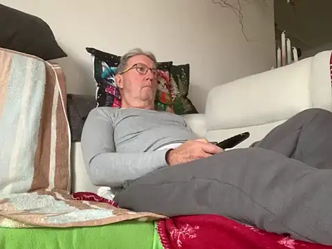 Snapshot of Nudelschwanz chatting on 25, 1, 2025 Nudelschwanz online show from 25, 1, 2025