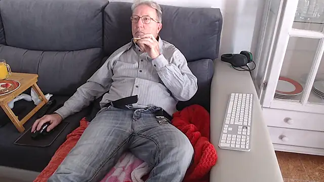 Snapshot of Nudelschwanz chatting on 13, 2, 2025 Nudelschwanz online show from 13, 2, 2025