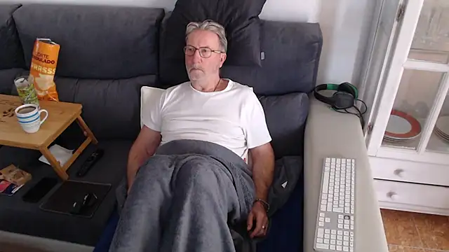 Snapshot of Nudelschwanz chatting on 9, 3, 2025 Nudelschwanz online show from 9, 3, 2025