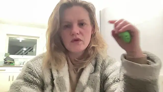 Snapshot of samanthaalice chatting on 14, 3, 2025 samanthaalice online show from 14, 3, 2025