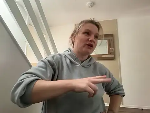 Snapshot of samanthaalice chatting on 21, 10, 2025 samanthaalice online show from 21, 10, 2025