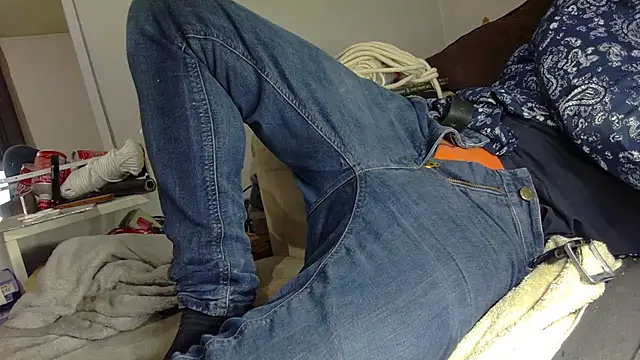 Snapshot of mike30nbg chatting on 15, 10, 2025 mike30nbg online show from 15, 10, 2025