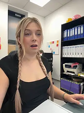 Snapshot of CherryAuroraa chatting on 5, 12, 2024 CherryAuroraa online show from 5, 12, 2024