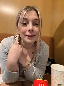 Snapshot of CherryAuroraa chatting on 29, 12, 2024 CherryAuroraa online show from 29, 12, 2024