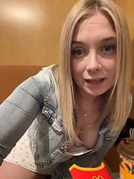 Snapshot of CherryAuroraa chatting on 9, 1, 2025 CherryAuroraa online show from 9, 1, 2025