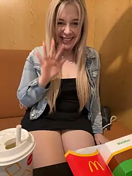 Snapshot of CherryAuroraa chatting on 1, 2, 2025 CherryAuroraa online show from 1, 2, 2025