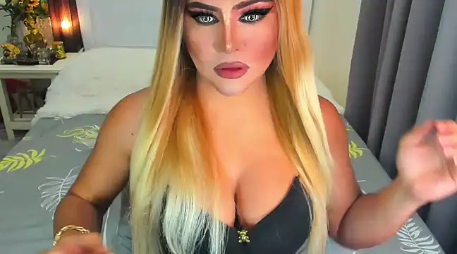 Snapshot of MissNaughtyTyra chatting on 6, 3, 2025 MissNaughtyTyra online show from 6, 3, 2025