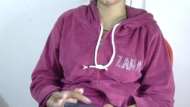 Snapshot of lovelydesi21 chatting on 4, 2, 2026 lovelydesi21 online show from 4, 2, 2026