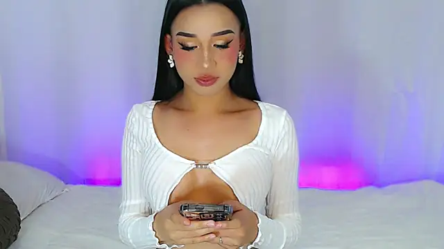 Snapshot of FuckDoll_Nathalie chatting on 13, 10, 2025 FuckDoll Nathalie online show from 13, 10, 2025