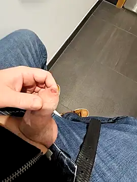 Snapshot of cross10 chatting on 2, 1, 2025 cross10 online show from 2, 1, 2025