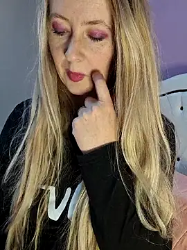 Snapshot of VictoriaMiami chatting on 10, 11, 2025 VictoriaMiami online show from 10, 11, 2025