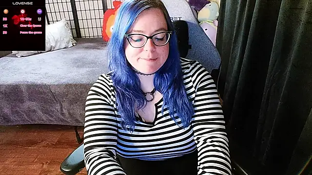 KiraSpitQueen online show from 2, 2, 2025