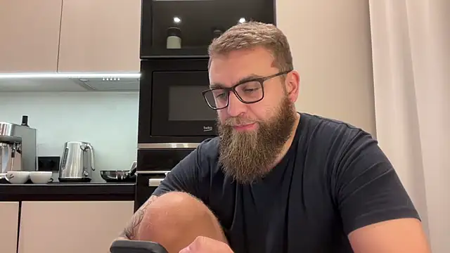 Bear bear  online show from 24, 11, 2025