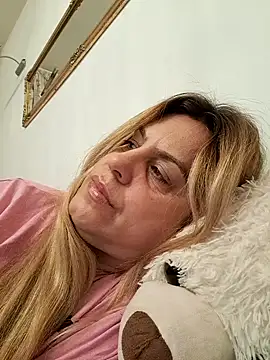 Snapshot of OliviaLewis chatting on 20, 2, 2025 OliviaLewis online show from 20, 2, 2025