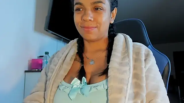 victoriachicas online show from 3, 10, 2025