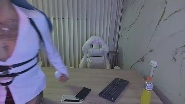 Scarlett collins02 online show from 16, 3, 2025