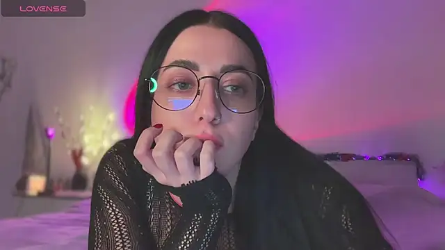 Emylia online show from 30, 12, 2024