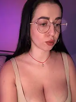 Emylia online show from 7, 11, 2025