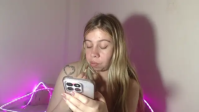 Snapshot of SweetSofty chatting on 27, 11, 2025 SweetSofty online show from 27, 11, 2025