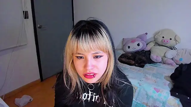 Akane-Mou online show from 12, 12, 2024