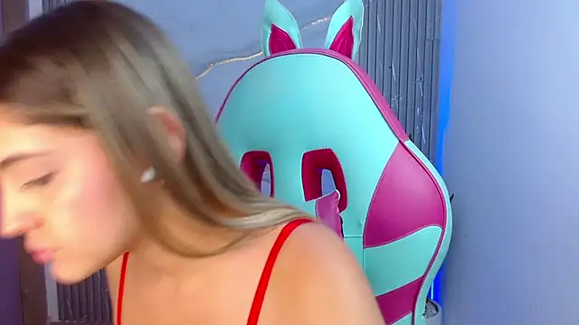 sofia henaok online show from 18, 3, 2025