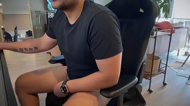 HungandThickLatin online show from 11, 1, 2025