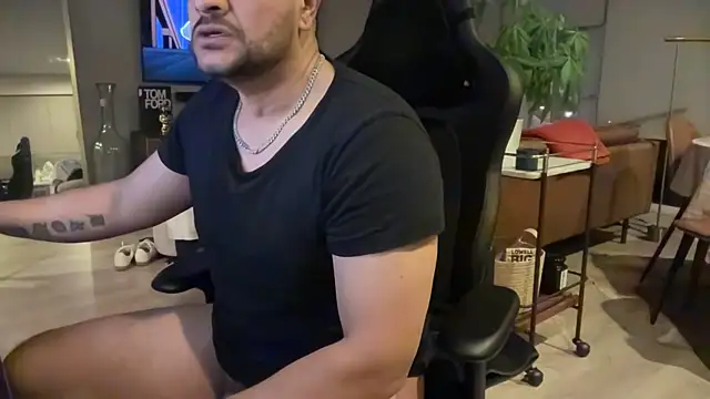 HungandThickLatin online show from 12, 1, 2025