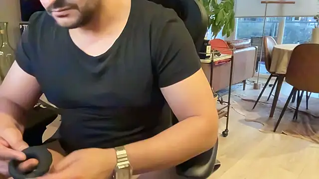 HungandThickLatin online show from 18, 1, 2025