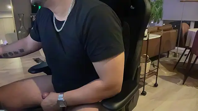 HungandThickLatin online show from 19, 1, 2025