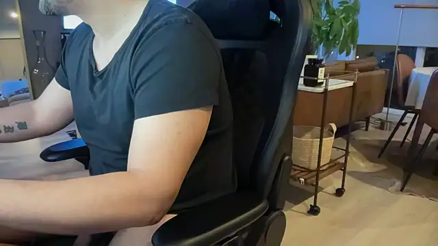 HungandThickLatin online show from 21, 1, 2025