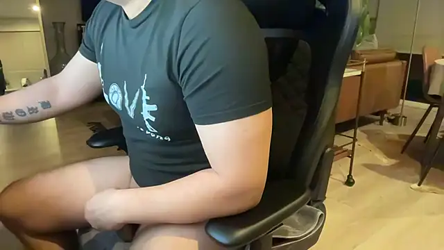 HungandThickLatin online show from 26, 1, 2025