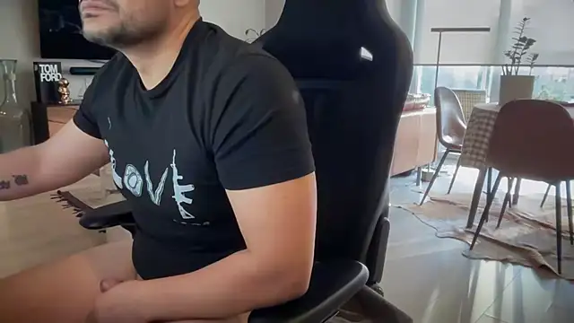 HungandThickLatin online show from 1, 2, 2025