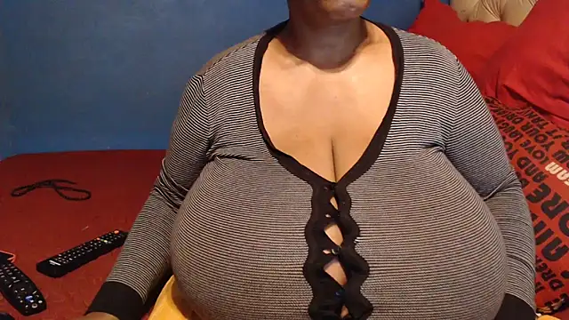 CUTEFIRMMELONSS online show from 15, 12, 2025