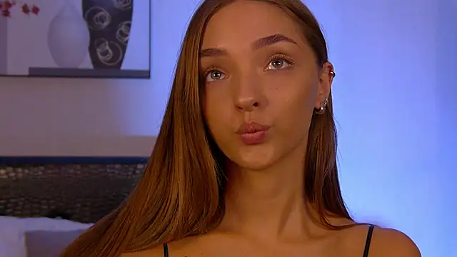 VirginieCruz online show from 15, 9, 2025