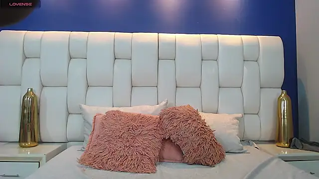 AnnieDuran online show from 10, 1, 2025